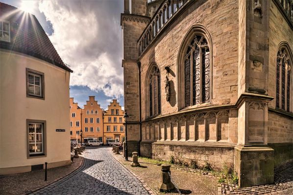 Marienkirche mit Blick auf die historischen Giebelhäuser Osnabrück