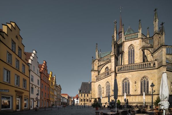 Marienkirche mit Bürgerhäusern und Marktplatz Osnabrück