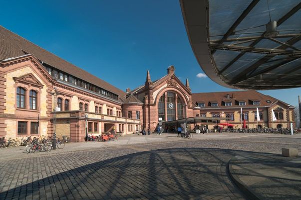 Hauptbahnhof Osnabrück mit Vorplatz